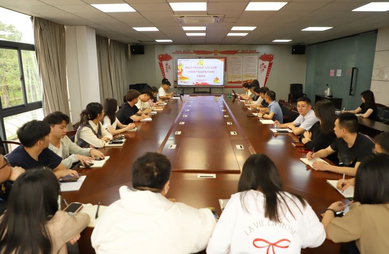 我校召开党委理论学习中心组(扩大)学习会暨《中国共产党纪律处分条例》专题讲座