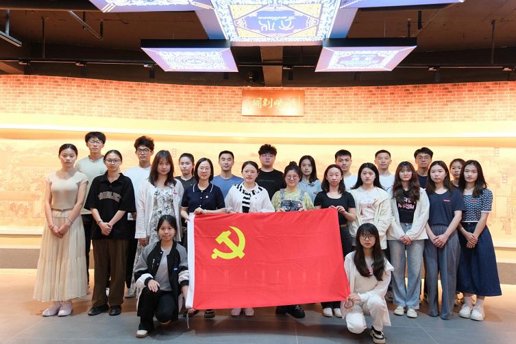 健康管理学院党支部赴泉州市中级人民法院“法映刺桐”宋元法律文化展馆考察学习