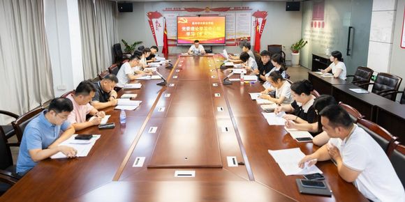 我校召开党委理论学习中心组学习（扩大）会