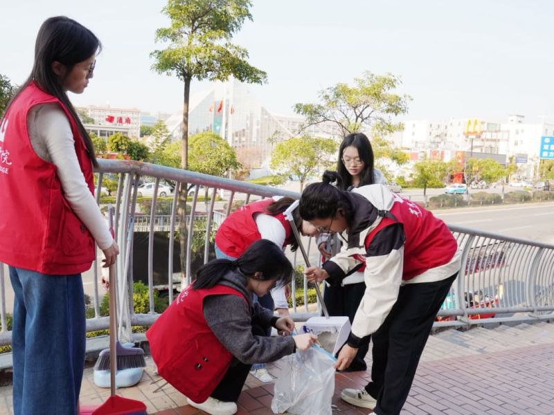 党日活动|摄影与电影技术学院党支部开展“扫天桥”志愿服务主题党日活动