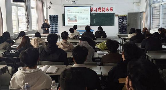 深悟中华民族共同体理论,凝聚民族复兴青春力量——马克思主义学院开展主题思政课