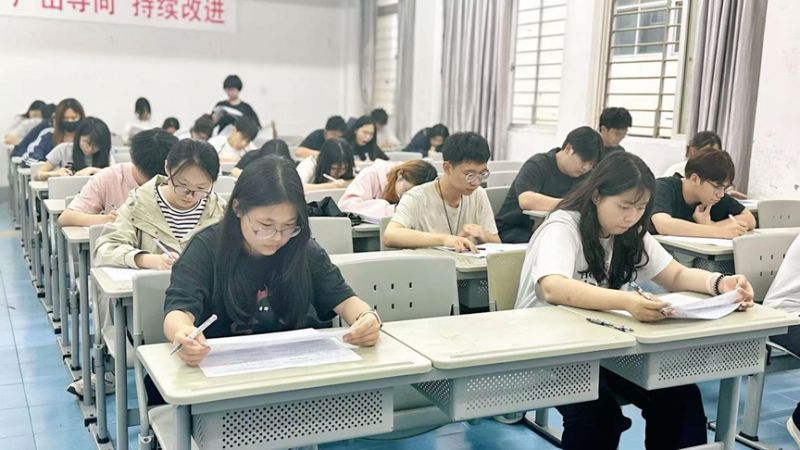 数智商贸学院举办第七届“青春向党·知识砺行”党团知识竞赛初赛