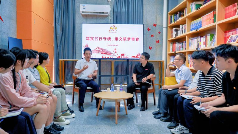 笃实躬行守绩 秉文筑梦青春｜泉州市文联副主席吴忠刘莅临泉州华光职业学院讲授专题党课