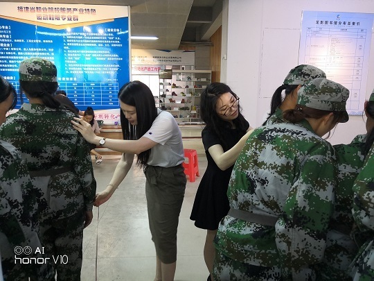 不忘初心跟党走，争做“四有”好教师——运科党支部主题党日服务活动