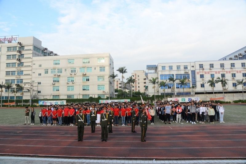 摄影学院党支部开展百人齐唱国歌，重温入党志愿主题党日活动