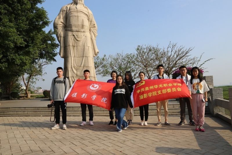 做陪跑的“锦鲤”，还是逐梦未来？