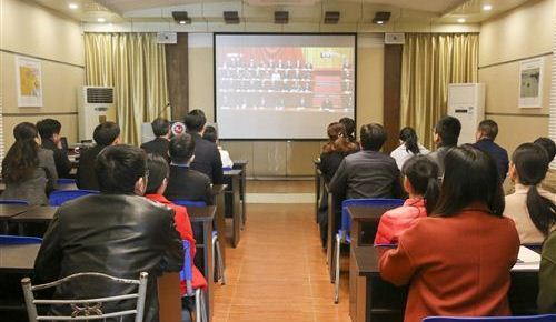 我校组织广大师生观看庆祝改革开放40周年大会