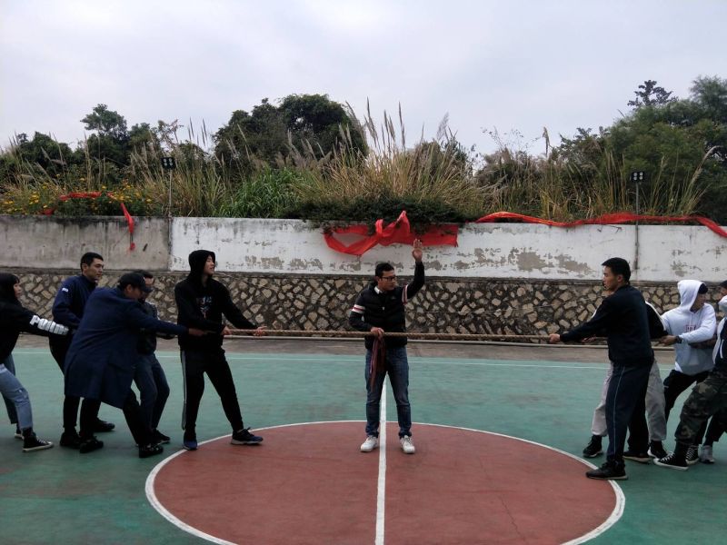 运动科技学院党支部开展“弘扬传统文化，争做时代先锋”主题拔河比赛