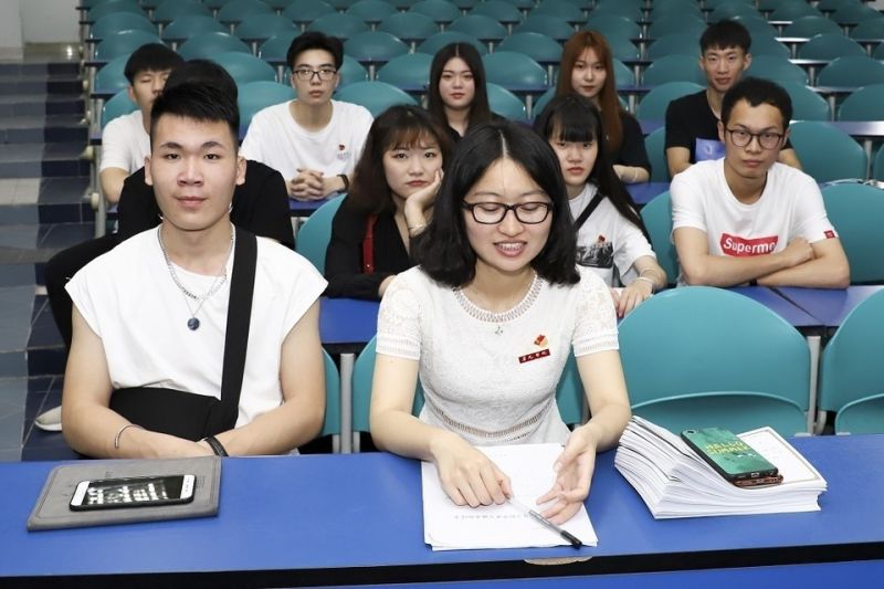 艺术设计学院党支部开展“不忘初心 牢记使命—青春之我 奋斗之我”主题毕业生党员教育活动