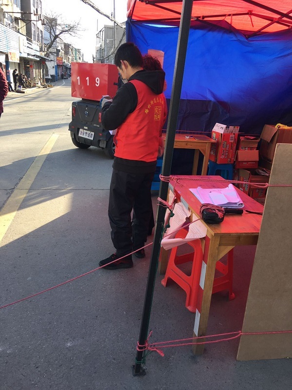 战“疫”路上，志愿者在行动