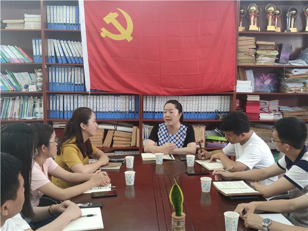  再学习、再调研、再落实丨党委书记吴颖芳赴教育学院党支部调研