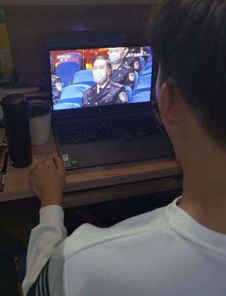 我校组织师生认真学习潘东升同志的先进事迹