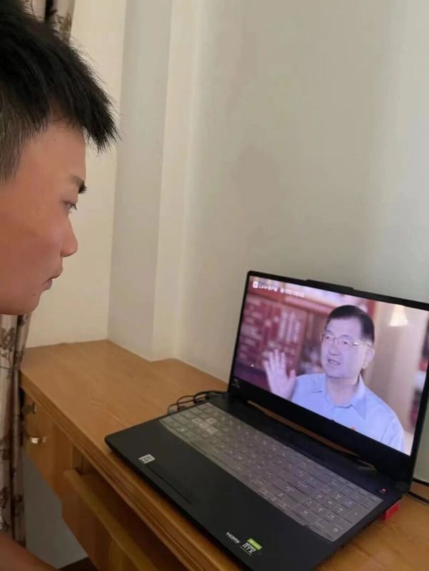 商学院党支部丨同上一堂思政大课 担当民族复兴重任