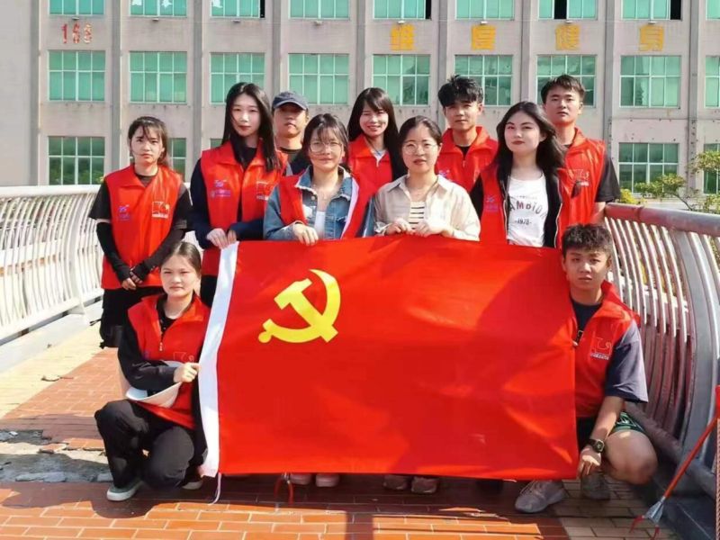志愿服务践初心 劳动教育树品德